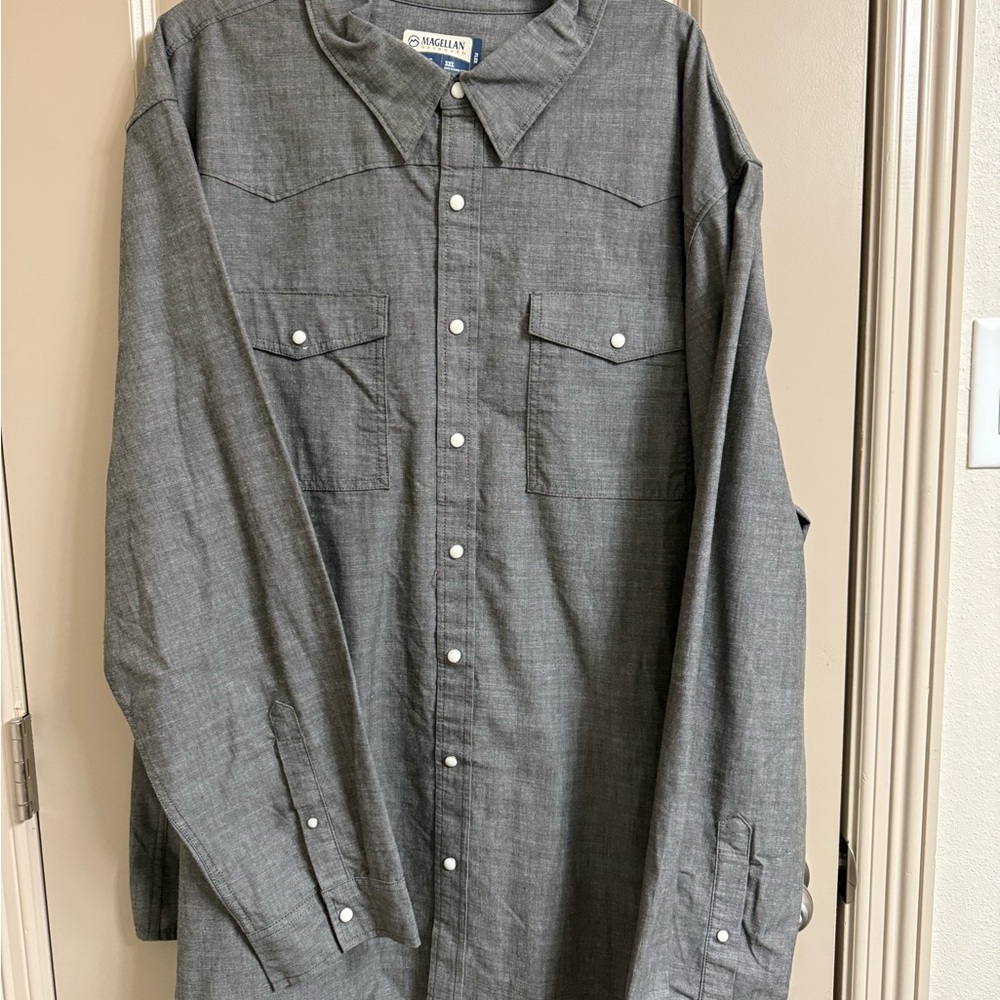 Magellan Outdoors Gray Casual Button Down Shirt